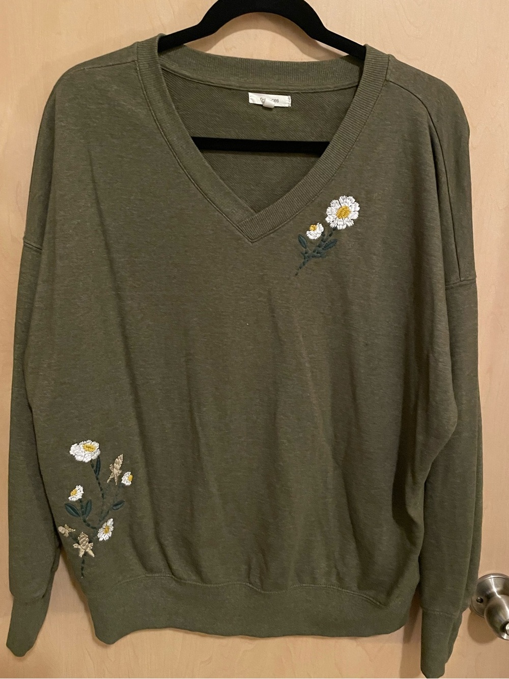 Embroidered Daisy V-Neck Sweatshirt